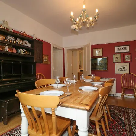 Dale House Holiday home *